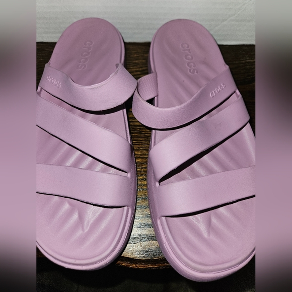 Crocs Getaway Strappy. Size 9. Worn But In Excellent Shape. (1) - Picture 3 of 4